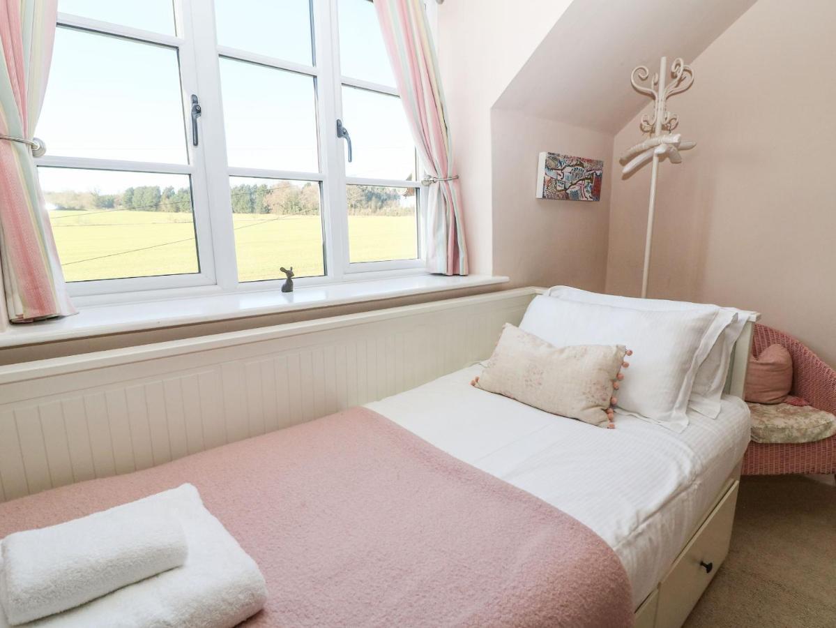 Green Pump Cottage Блокли Екстериор снимка