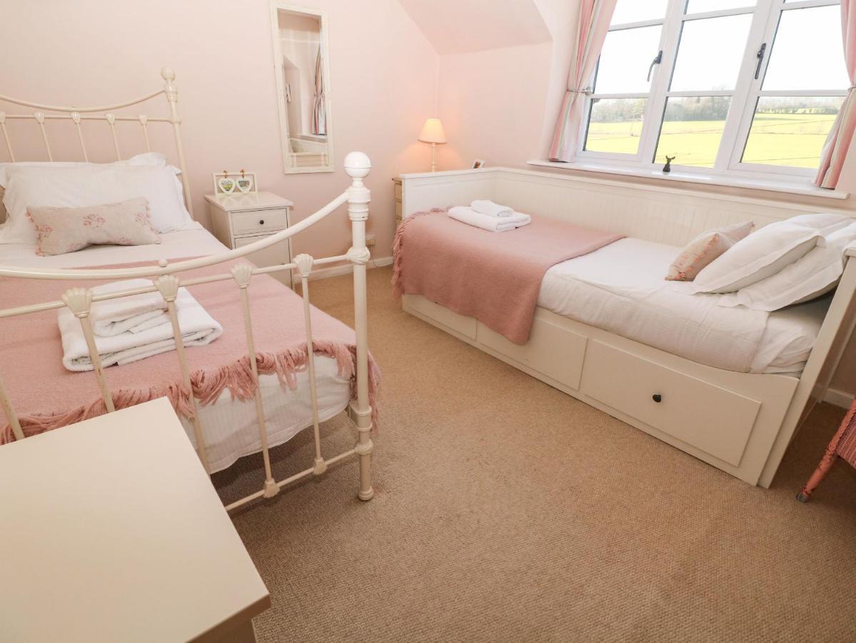Green Pump Cottage Блокли Екстериор снимка