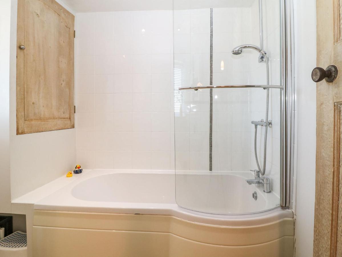 Green Pump Cottage Блокли Екстериор снимка